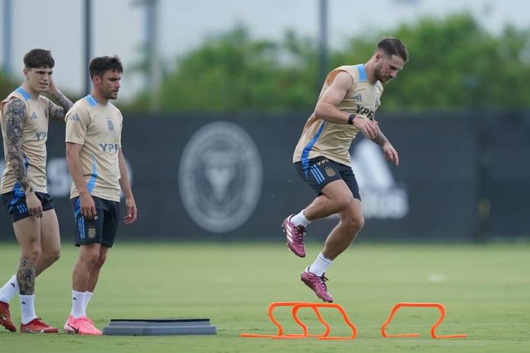 SELECCIÓN ARGENTINA: SCALONI MEZCLARÍA TITULARES Y SUPLENTES CON ECUADOR 
