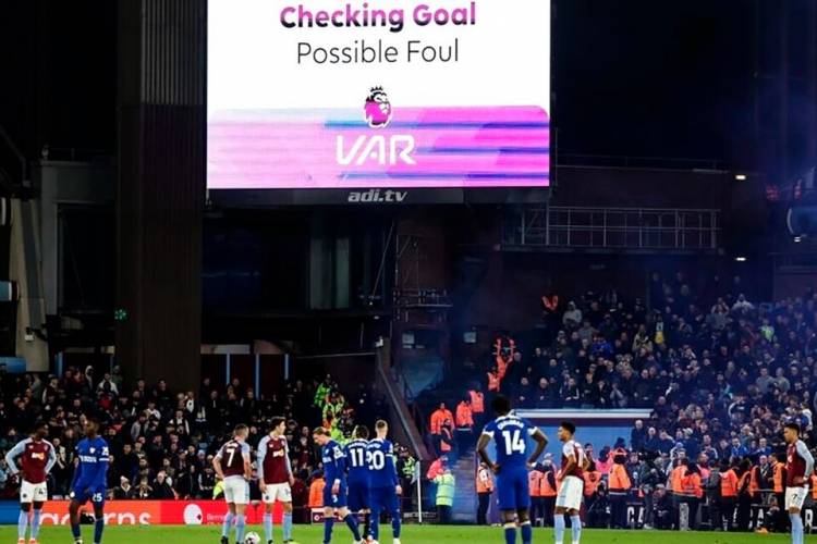 LA PREMIER LEAGUE APROBÓ LA CONTINUIDAD DEL VAR