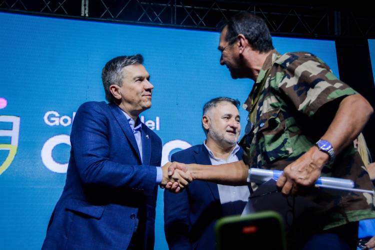 DÍA DE LA AFIRMACIÓN DE LOS DERECHOS ARGENTINOS SOBRE MALVINAS: EL GOBERNADOR FIRMÓ UN ACUERDO QUE BENEFICIA A SOLDADOS CONTINENTALES