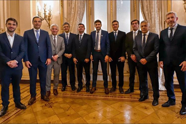 DISPUTA EN JUNTOS POR EL CAMBIO POR UN COMUNICADO EN APOYO A LA LEY BASES
