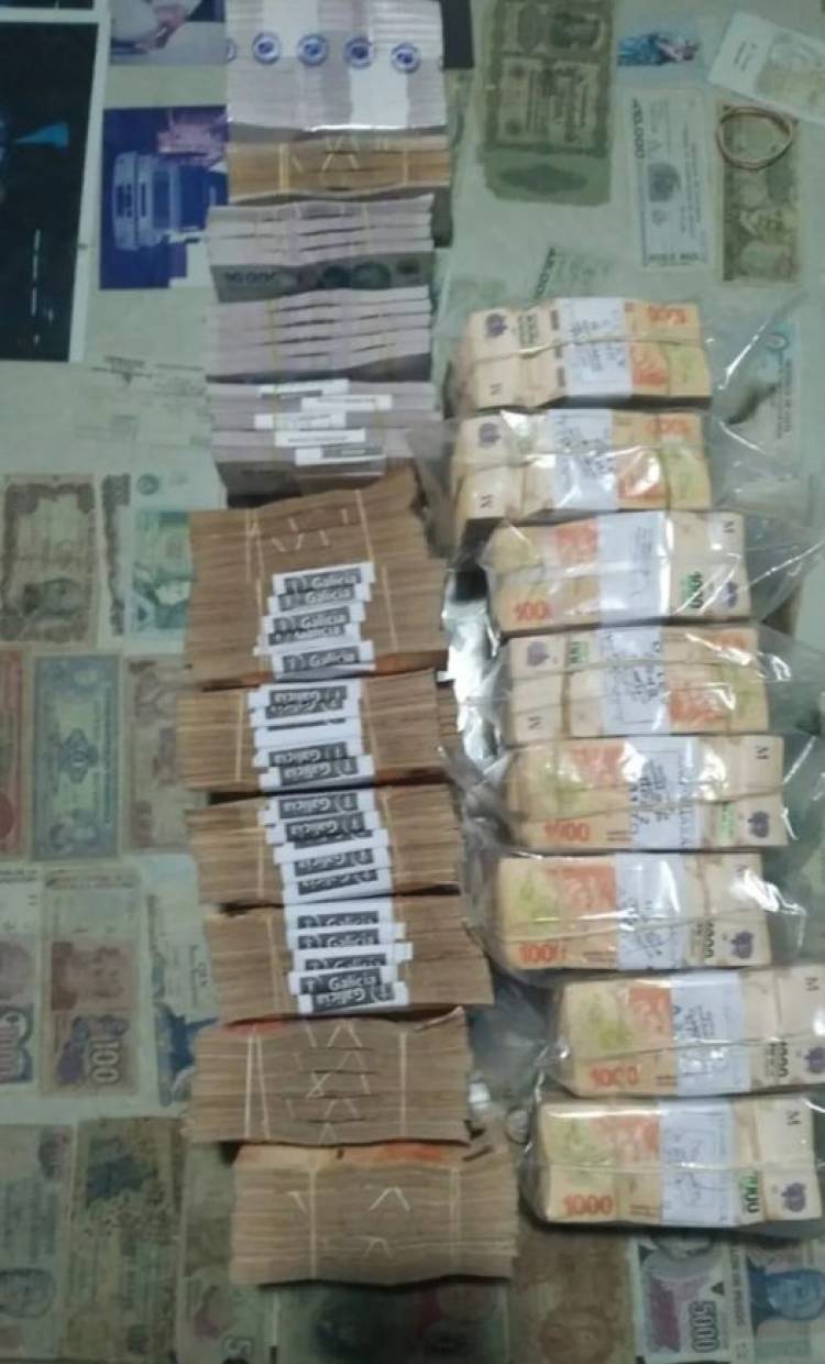 ALLANAN LA CHACARITA DE DONDE ERA EL CAMIÓN QUE VOLCÓ CON COBRE Y ENCUENTRAN MÁS DE 30 MILLONES DE PESOS