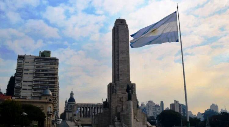 ALUMNOS DE CASTELLI VIAJARON Y PROMETERÁN LEALTAD EN EL MONUMENTO A LA BANDERA EN ROSARIO