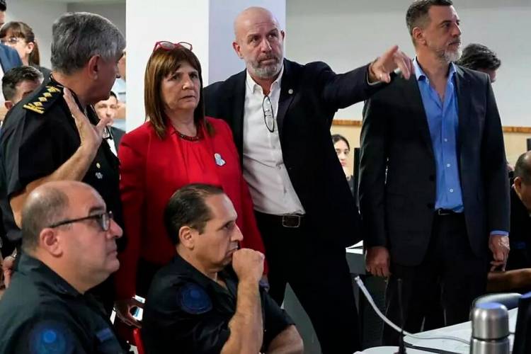 BULLRICH NO HABLA DE SUS OPERATIVOS, SALVO QUE TENGA QUE FACTURARLOS