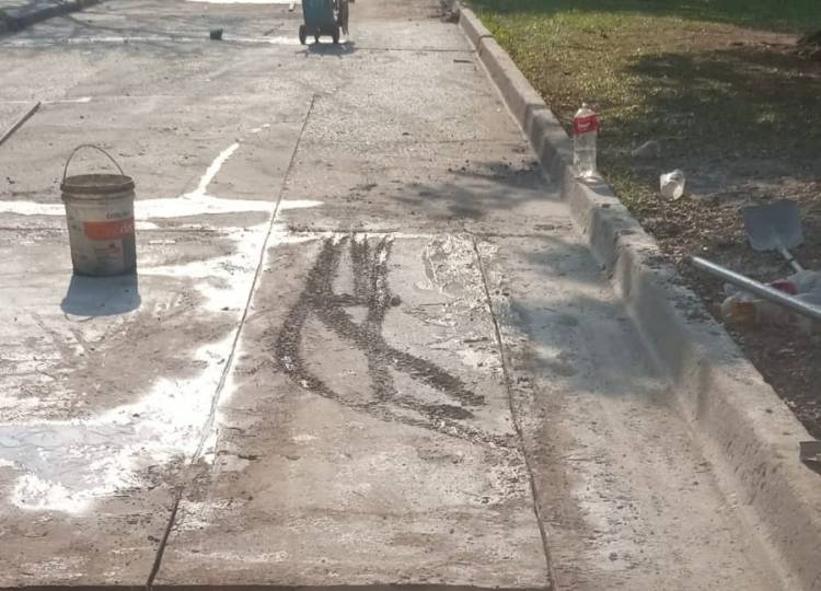 EL GOBIERNO PROVINCIAL LLEVA ADELANTE TRABAJOS DE PERFILADO Y ENRIPIADO EN DOS ARTERIAS CLAVES DE RESISTENCIA