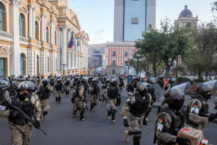 EL INSÓLITO REPUDIO DE LA OFICINA DEL PRESIDENTE A LA "FALSA DENUNCIA" DEL GOLPE EN BOLIVIA
