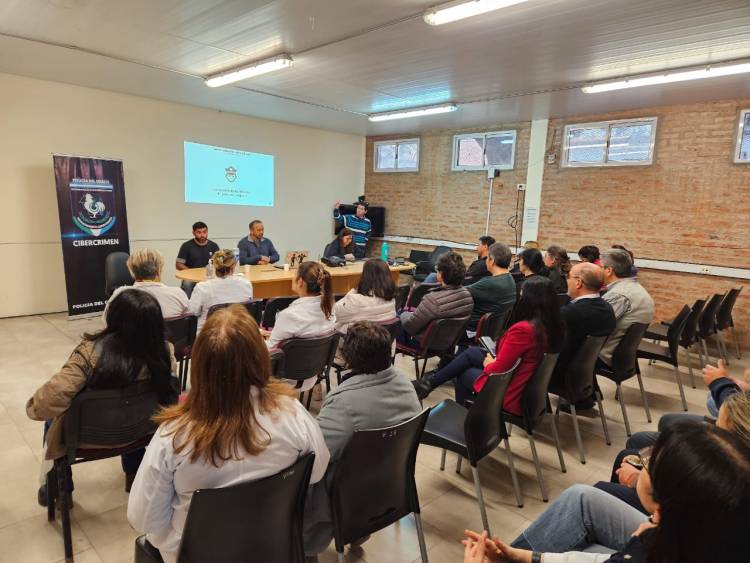 CHARLA DE CONCIENTIZACIÓN EN REDES INFORMATICAS
