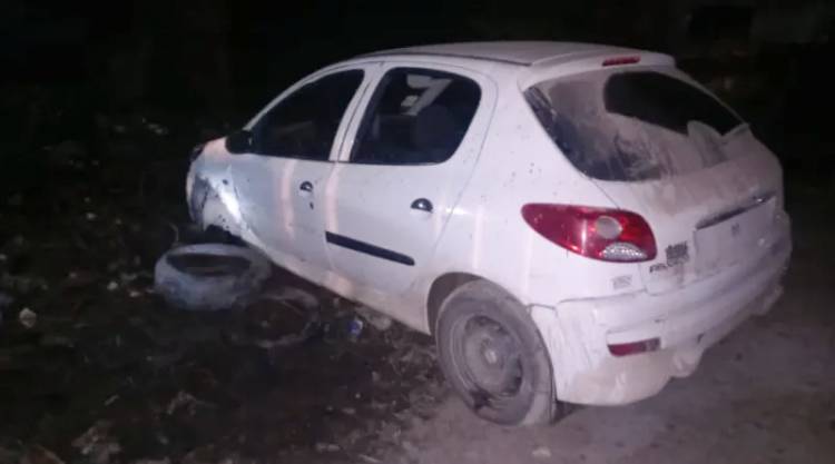 LA POLICÍA SECUESTRÓ UN VEHÍCULO ABANDONADO Y SIN PATENTE TRAS UNA PERSECUCIÓN