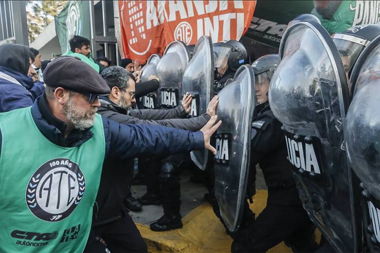 DESGUACE Y ACEFALÍA EN EL INTI