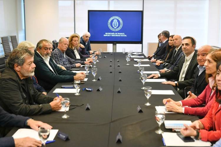 EL GOBIERNO BUSCA UNA TREGUA PARA DESACTIVAR UN POSIBLE NUEVO PARO DE LA CGT