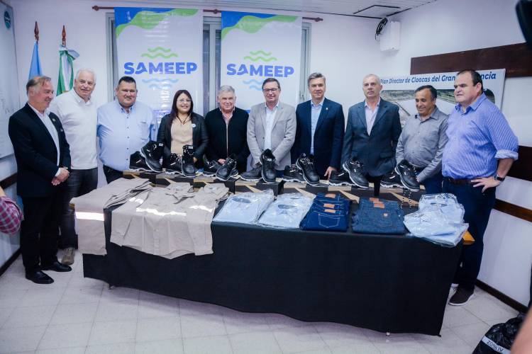 SAMEEP: EL GOBERNADOR ZDERO ENTREGÓ EQUIPAMIENTO, INDUMENTARIA Y HABILITÓ UN VACUNATORIO 