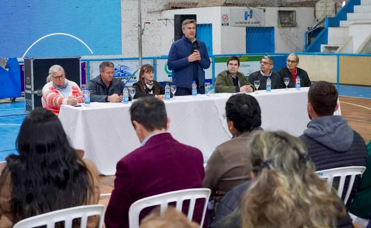 EN CHARATA, EL GOBIERNO PROVINCIAL ENTREGÓ 2.000 AVES PONEDORAS A 40 PRODUCTORES