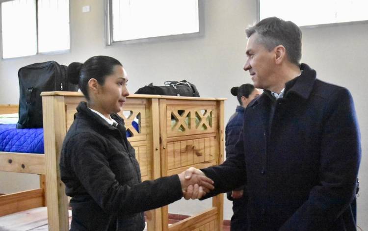EL GOBERNADOR ZDERO DIO LA BIENVENIDA HOY A LOS 400 FUTUROS AGENTES QUE INICIAN SU FORMACIÓN EN LA ESCUELA DE POLICÍA