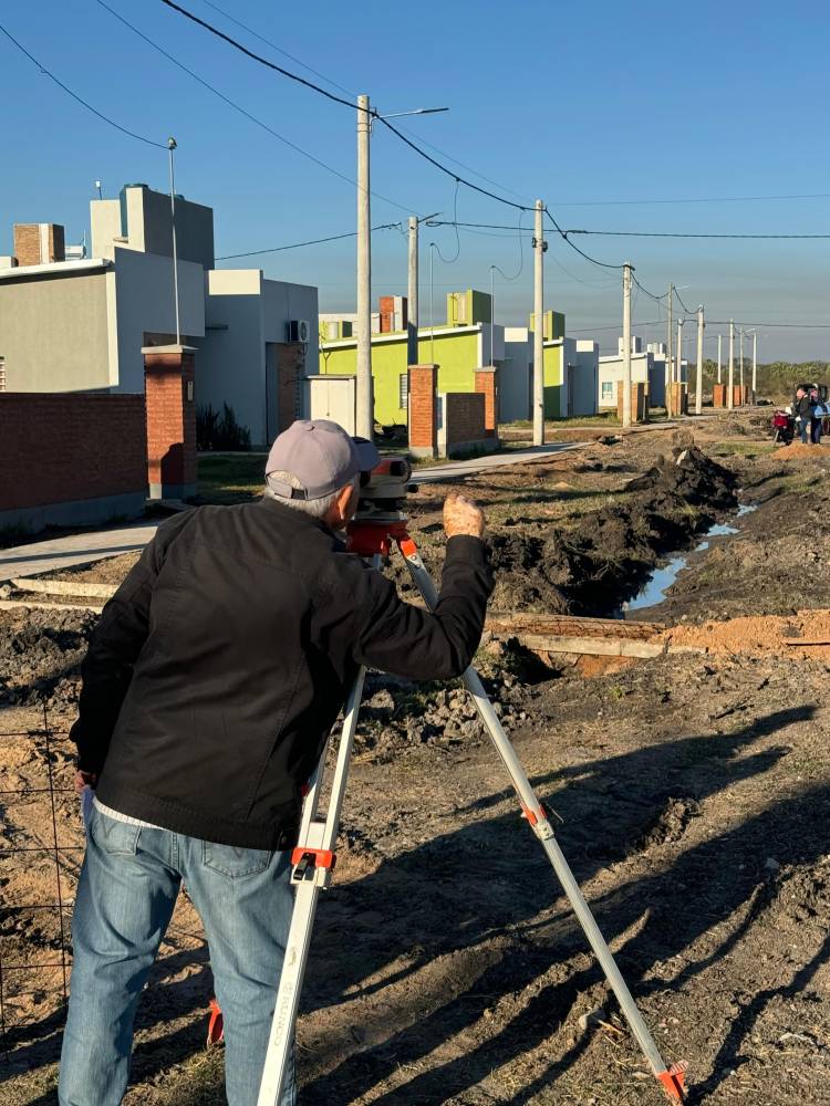 EL GOBIERNO PROVINCIAL ULTIMA TRABAJOS EN LA INFRAESTRUCTURA DE LA CHACRA 137