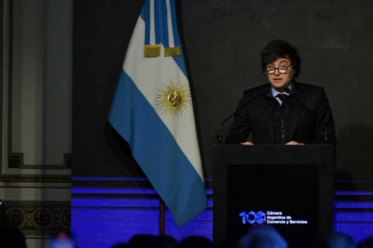 MILEI RIEGA DE ELOGIOS A CAPUTO Y STURZENEGGER