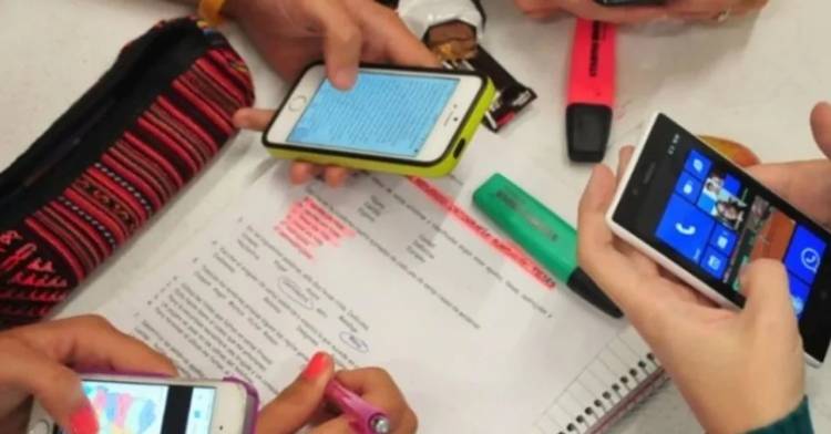 ESTADOS UNIDOS: AUMENTA RESTRICCIÓN DE USO DE CELULARES EN LAS ESCUELAS