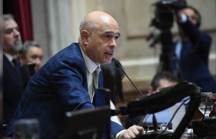 SENADOR LIBERTARIO EXPLICA PARA QUÉ TIENE MÁS DE 15 ASESORES: "QUIERO SER GOBERNADOR"