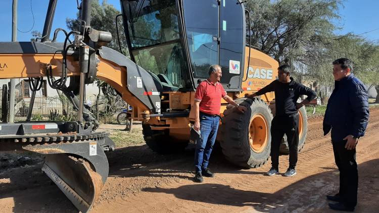 VILLA ÁNGELA: LA MUNICIPALIDAD DE VILLA ÁNGELA AVANZA CON EL BACHEO EN LAVALLE Y MORENO Y ANUNCIA NUEVAS OBRAS