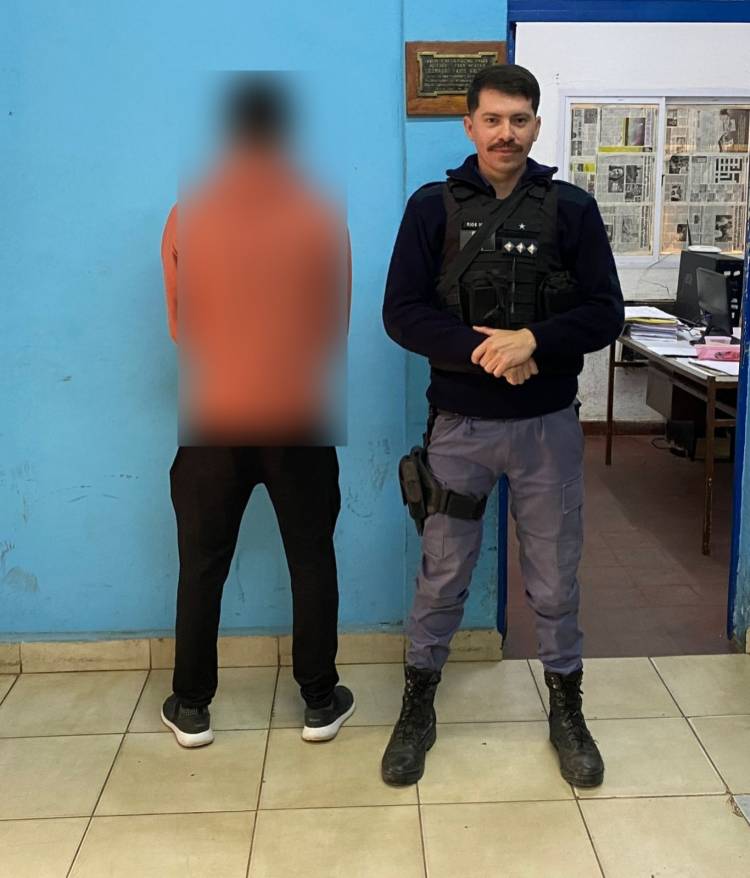 VIOLENCIA DE GÉNERO: LO ATRAPARON EN EL CAJERO AUTOMÁTICO AL LADO DE LA COMISARÍA