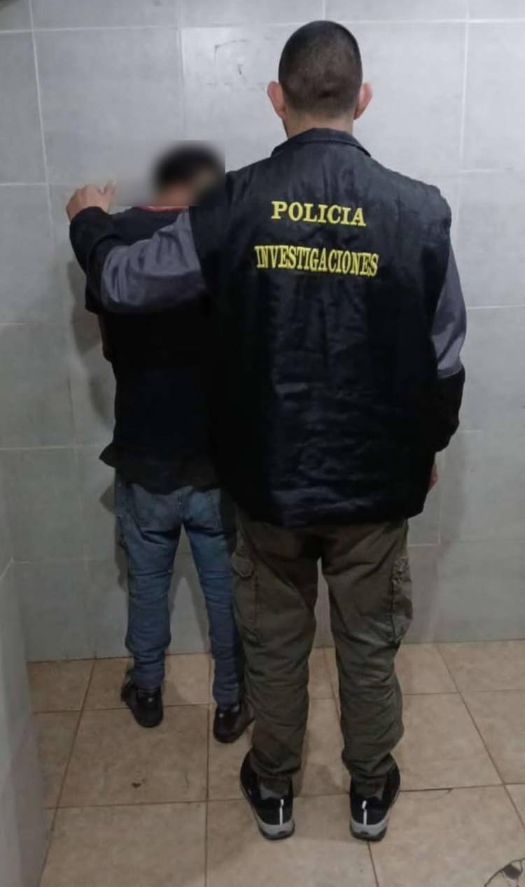 DETIENEN A UN HOMBRE INVOLUCRADO EN UN ROBO