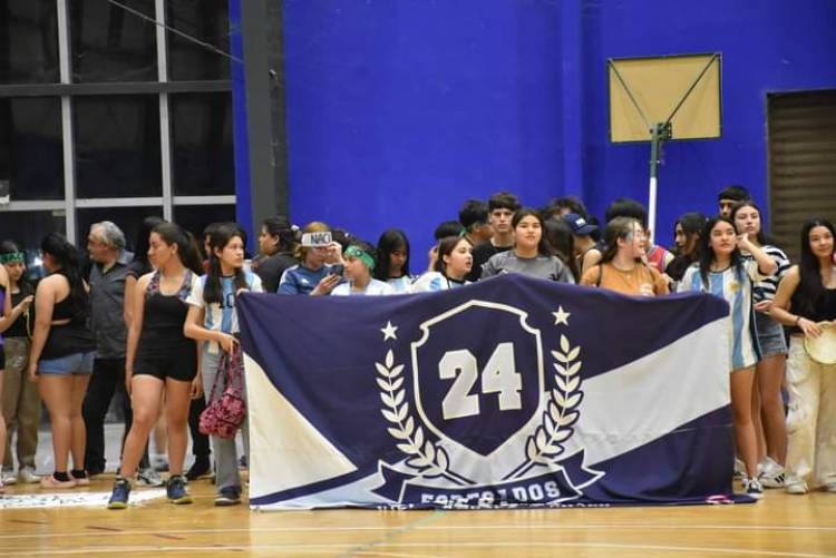 LA MUNICIPALIDAD DE VILLA ÁNGELA CELEBRA LA ESTUDIANTINA 2024 CON ACTIVIDADES RECREATIVAS Y DEPORTIVAS