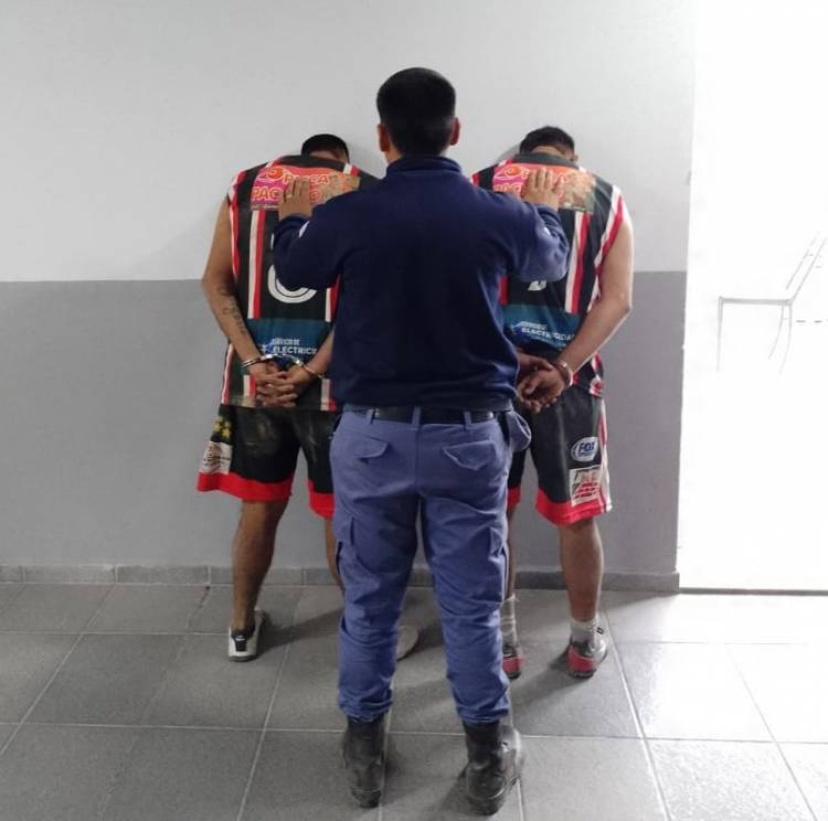 LESIONARON A UN POLICÍA MIENTRAS OCASIONABAN DESORDEN: FUERON DETENIDOS