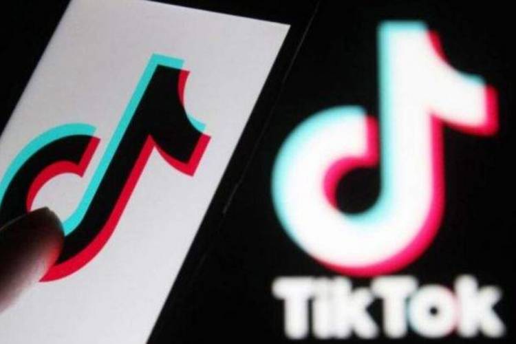 ACUSAN A TIKTOK POR SUS ALGORITMOS ADICTIVOS 