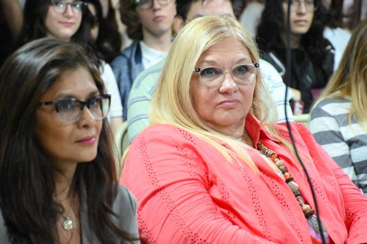 LEGISLATURA ACOMPAÑO A ESTUDIANTE EN LA PRESENTACIÓN DE UN TRADUCTOR DE LENGUA DE SEÑAS CON INTELIGENCIA ARTIFICIAL 