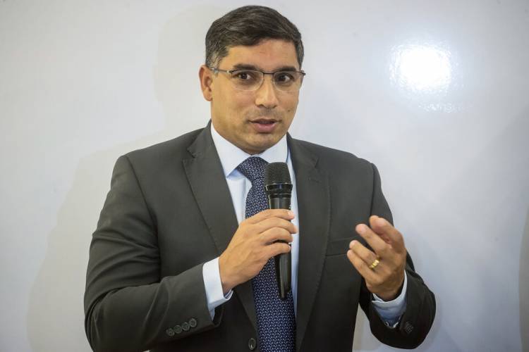 VENEZUELA: DETUVIERON AL EXMINISTRO DE PETRÓLEO POR DELITOS CONTRA LA NACIÓN