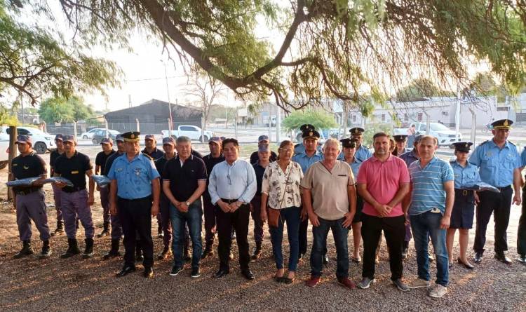 MISIÓN NUEVA POMPEYA: EL GOBIERNO ENTREGÓ A LA COMISARÍA UNA CAMIONETA 0KM PARA FORTALECER LA SEGURIDAD EN EL IMPENETRABLE