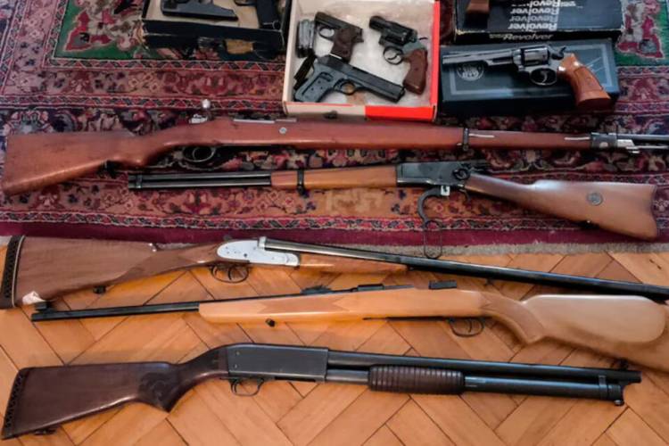 ENCONTRARON A LA ESPOSA DEL GENOCIDA DURET CON UN ARSENAL