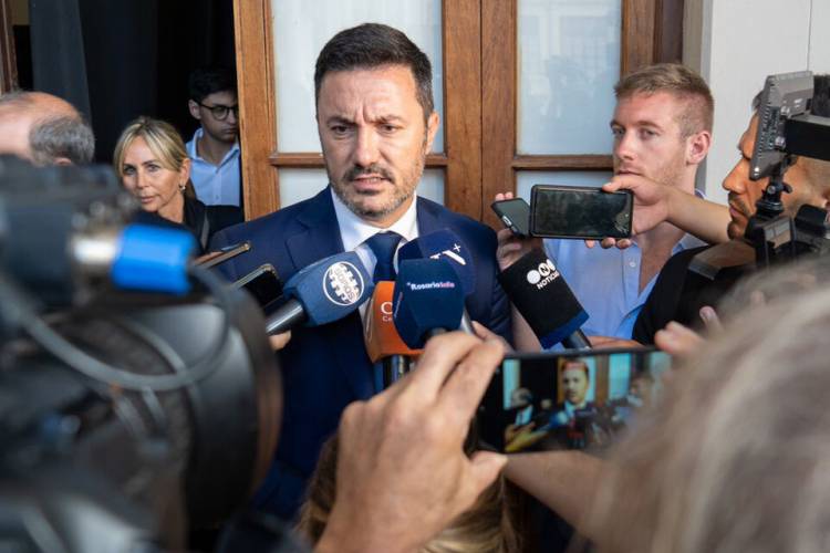 "FALKLANDS": EN EL GOBIERNO SE PASAN LA PELOTA PARA ELUDIR LA RESPOSABILIDAD POR EL COMUNICADO DE CANCILLERÍA