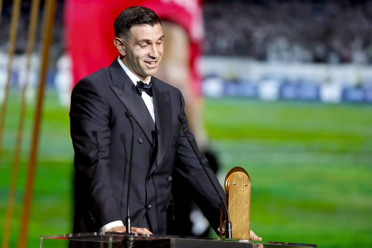 BALÓN DE ORO: DIBU MARTÍNEZ ES EL MEJOR ARQUERO DEL MUNDO, OTRA VEZ