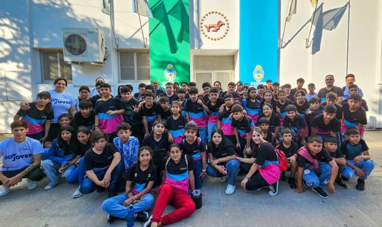 ALUMNOS DE MACHAGAI VISITARON EL PODER LEGISLATIVO 