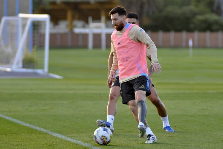 SELECCIÓN ARGENTINA: ENTRENAMIENTO Y REACCIONES POR EL EPISODIO EN RIESTRA