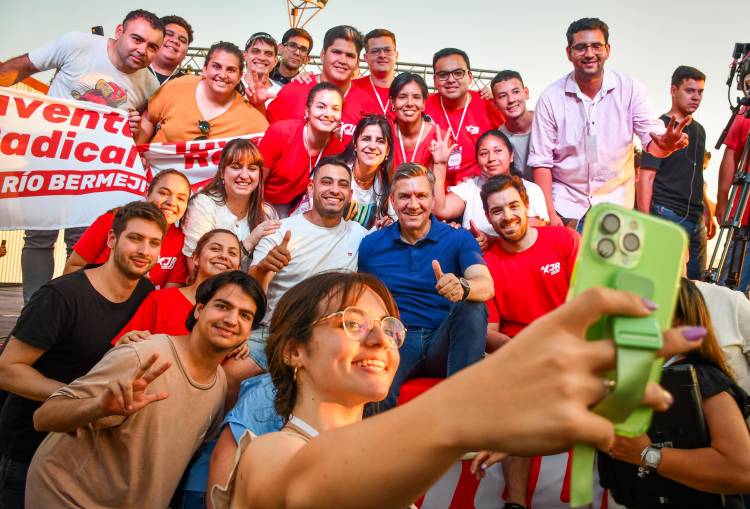 VILLA ÁNGELA: CON UNA GRAN PARTICIPACIÓN DE JÓVENES SE REALIZÓ EL CONGRESO PROVINCIAL DE LA JUVENTUD RADICAL