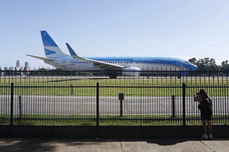 OTRO GOLPE A AEROLÍNEAS ARGENTINAS EN MEDIO DE LA OFENSIVA PRIVATIZADORA