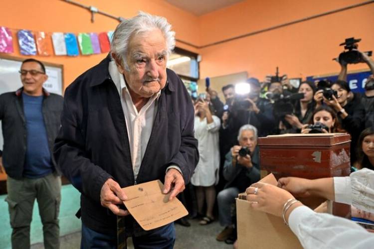 ANTES DE VOTAR, JOSÉ "PEPE" MUJICA CRITICÓ A JAVIER MILEI Y AFIRMÓ QUE LA RELACIÓN "ES DIFÍCIL"