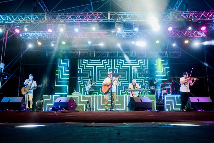 MASIVA CONCURRENCIA EN LA ÚLTIMA NOCHE DE “CHACO VIBRA”: MÁS DE 500 ARTISTAS Y UN CIERRE A PURA EMOCIÓN CON EL CHAQUEÑO PALAVECINO