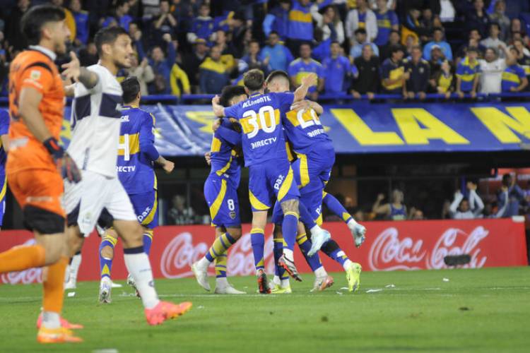 EN UN AMBIENTE CALIENTE, BOCA DERROTÓ A GIMNASIA