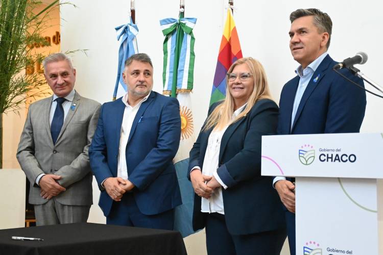 EL PARLAMENTO Y EL GOBIERNO FIRMARON UN CONVENIO PARA PUBLICAR EL INFORME FINAL POR LOS 40 AÑOS DE LA COMISIÓN DE DERECHOS HUMANOS DE LA LEGISLATURA PROVINCIAL 