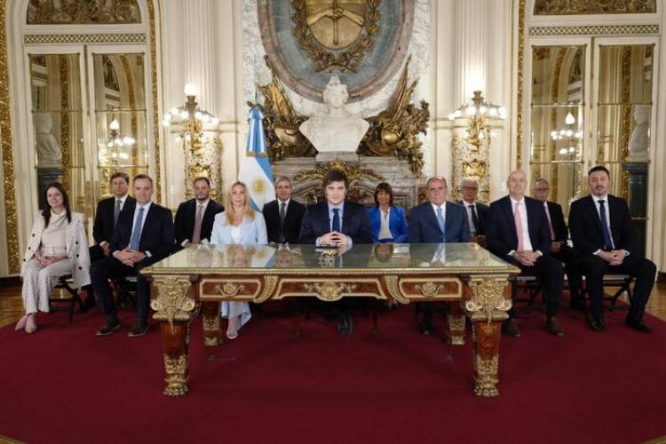 LO QUE NO SE VIO DE LA AUTOCELEBRACIÓN DE JAVIER MILEI: LA INTIMIDAD DE LA GRABACIÓN, LOS DATOS FALSOS Y EL SHOW DEL BALCÓN