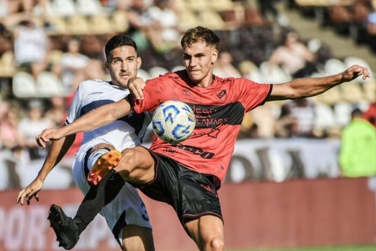 LIGA PROFESIONAL: PLATENSE BATIÓ A GIMNASIA, PERO NO LE ALCANZÓ