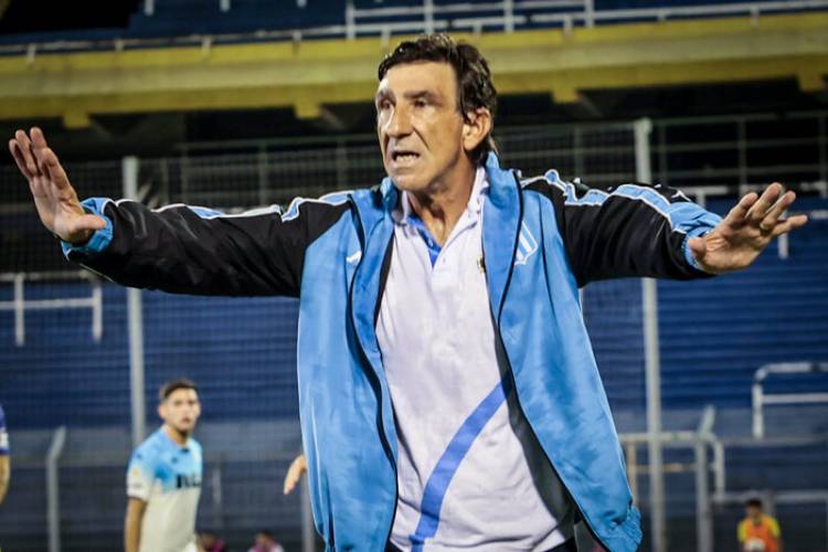 RACING: SAJA YA SE COMUNICÓ CON COSTAS
