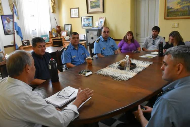 EL INTENDENTE ADALBERTO PAPP Y EL COMISARIO GENERAL MARCELO KOSTEKI COORDINARON ACCIONES DE SEGURIDAD Y PREVENCIÓN VIAL EN VILLA ÁNGELA
