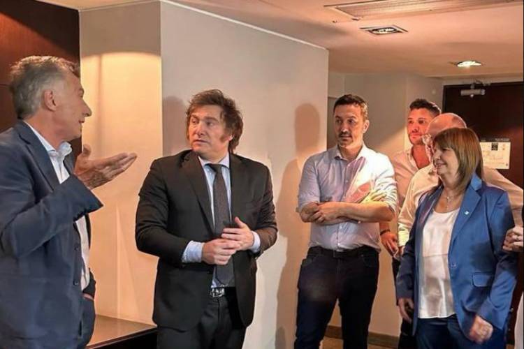 MACRI CRUZÓ A MILEI POR NO INCLUIR EL PRESUPUESTO EN LAS SESIONES EXTRAORDINARIAS