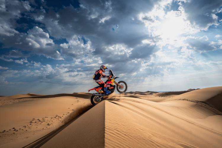 LUCIANO BENAVIDES GANÓ LA ETAPA Y MANTIENE LA ILUSIÓN EN EL RALLY DAKAR