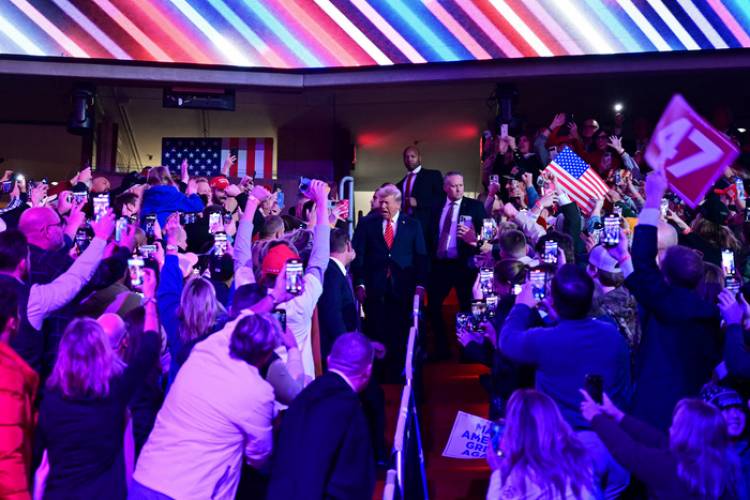 "VAMOS A DETENER LA INVASIÓN DE NUESTRAS FRONTERAS", DISPARÓ TRUMP EN VÍSPERA DE JURAR EL CARGO