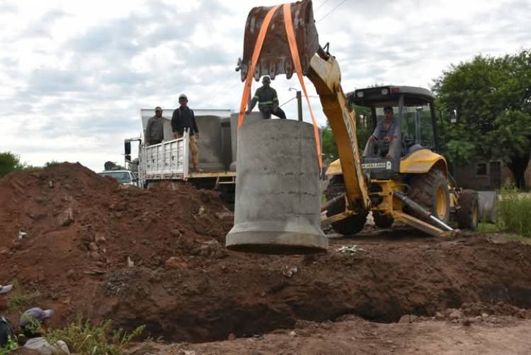 EL MUNICIPIO DE VILLA ÁNGELA AVANZA EN LA REPARACIÓN DE ALCANTARILLAS EN EL BARRIO REMEDIOS DE ESCALADA