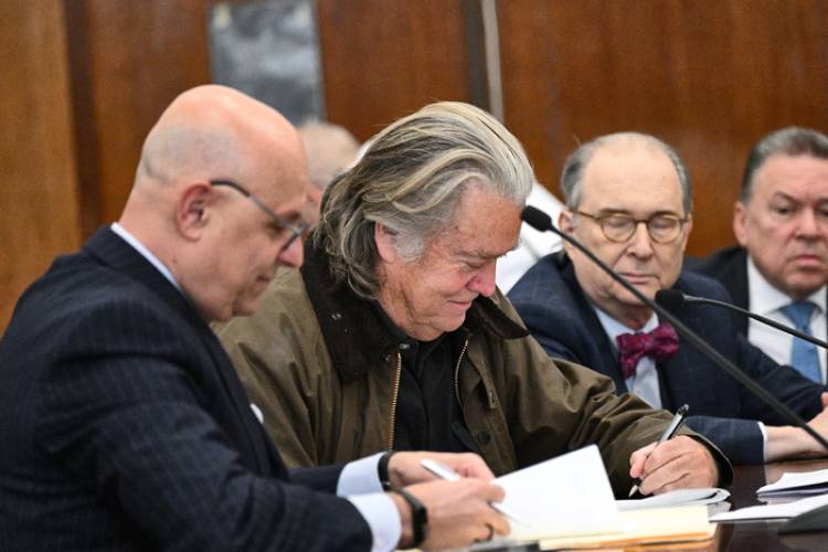 STEVE BANNON, GURÚ DE DONALD TRUMP, SE DECLARÓ CULPABLE DE DESVIAR FONDOS