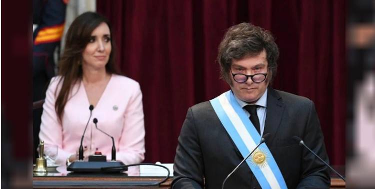 JAVIER MILEI PREPARA UNA CENA POST ASAMBLEA LEGISLATIVA CON EL EQUIPO Y SIN VICTORIA VILLARRUEL